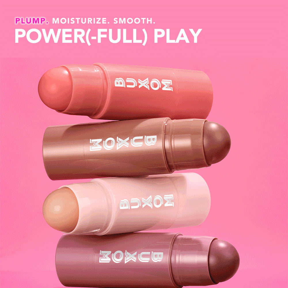 Buxom Power-Full Balm fini-satin rendu doux et satiné sur les lèvres.