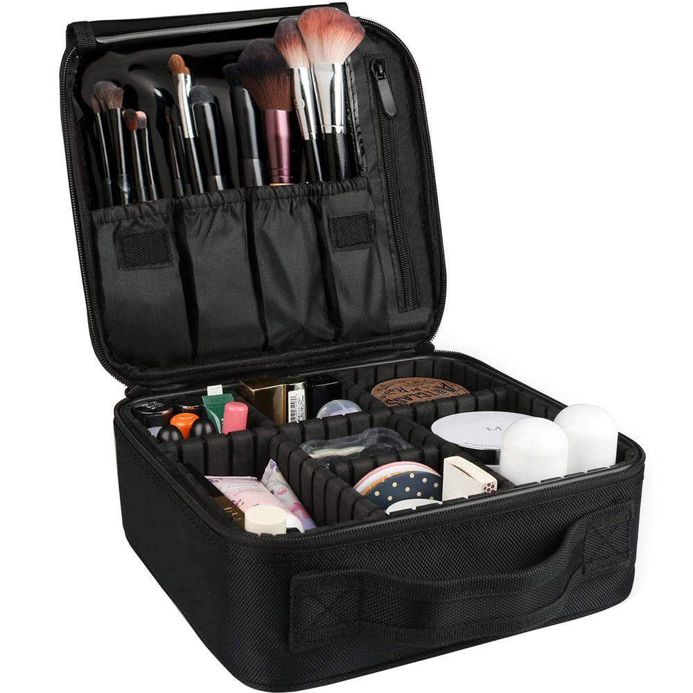 BVser etui-maquillage-pouvant se suspendre ou se poser en voyage.