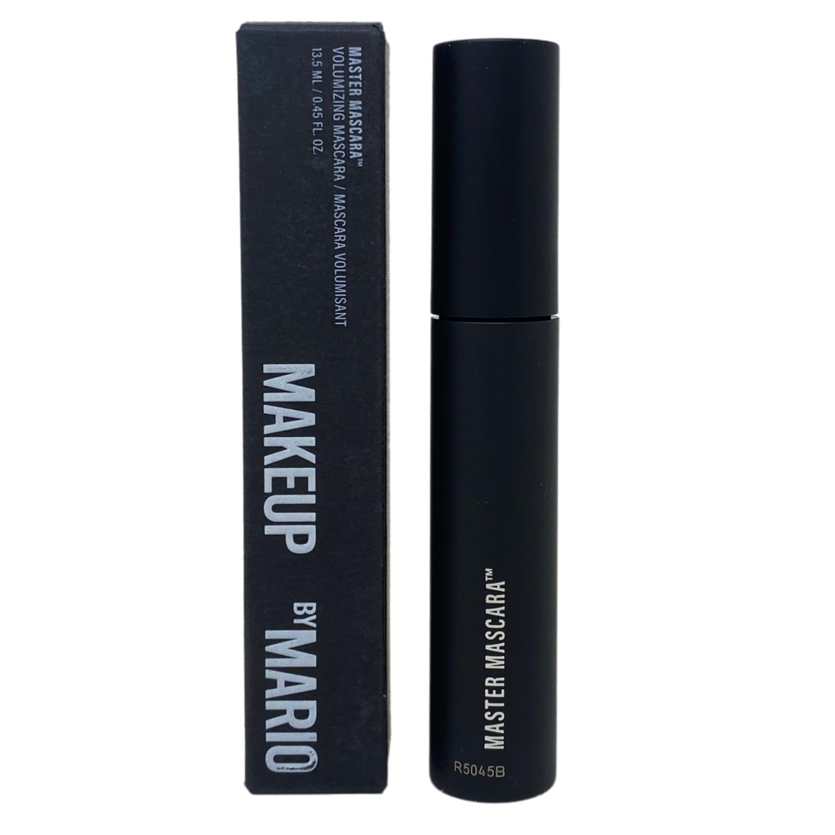Maquillage By Mario Master Mascara, brosse exclusive offrant volume et lift visibles.