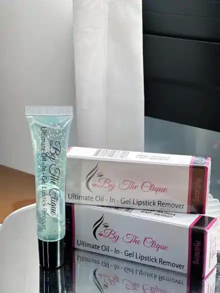 By The Clique Formule Huile Gel Nourrissante, lèvres propres et hydratées.