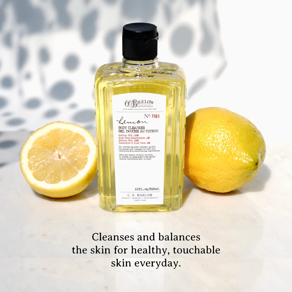 Gros plan sur les ingrédients citron du gel douche C.O. Bigelow.