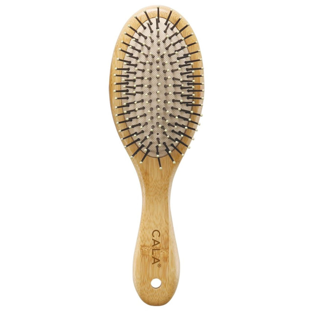 Brosse Cala Oval en bambou démêle et lisse les cheveux avec douceur