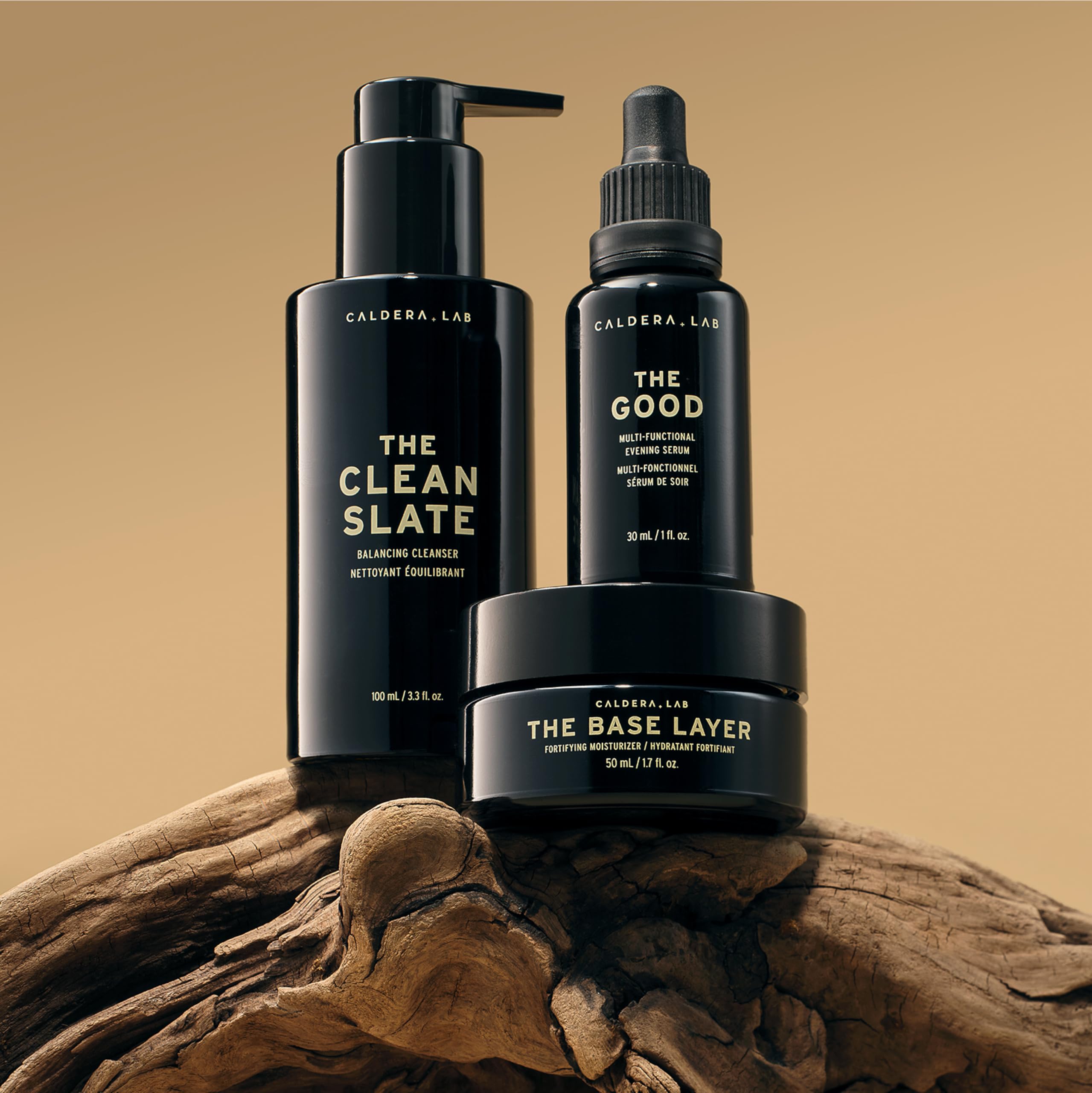 Application Quotidienne Caldera Lab – homme appliquant soin hydratant et frais.