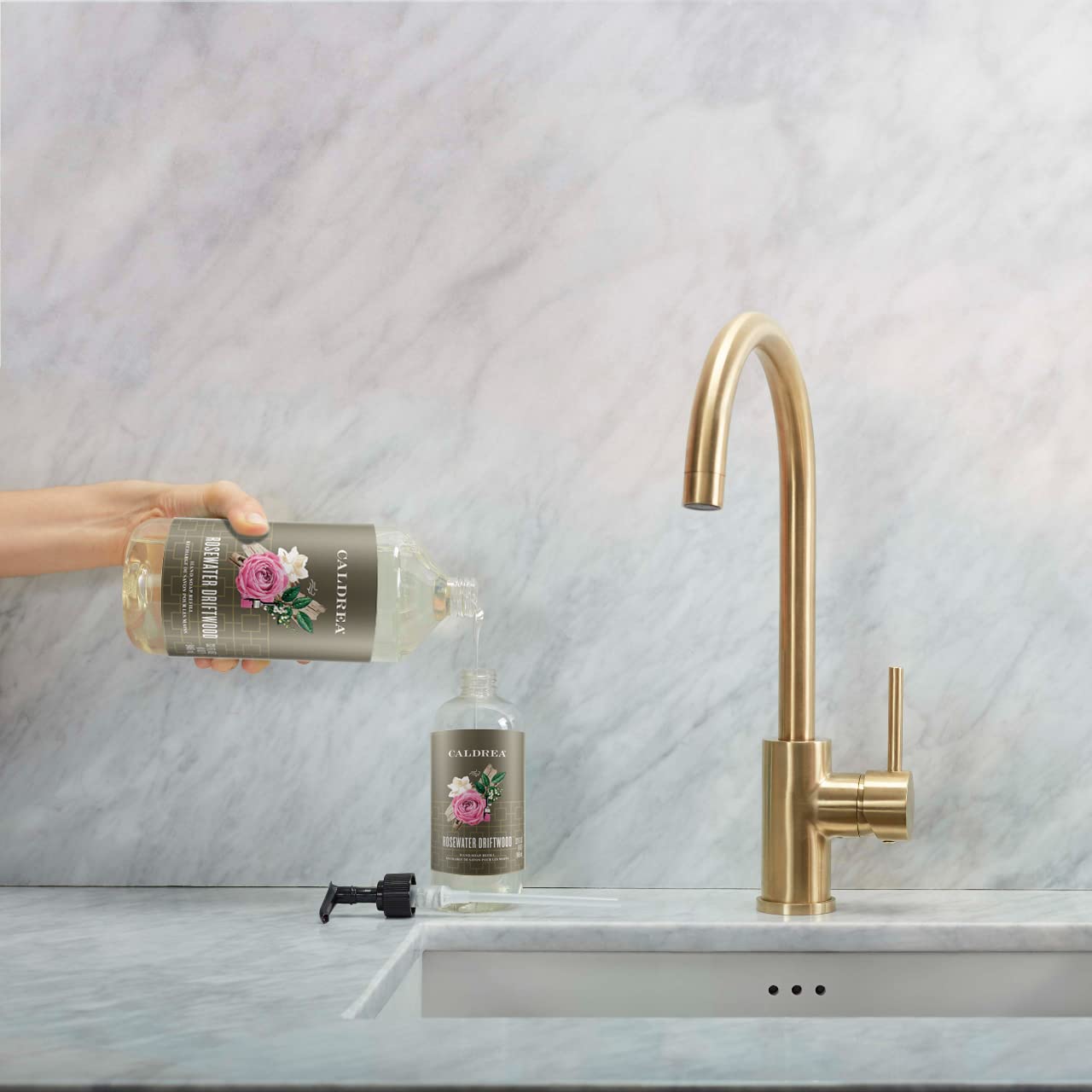Caldrea Savon Mains Rosewater Driftwood – mousse riche pour les mains.