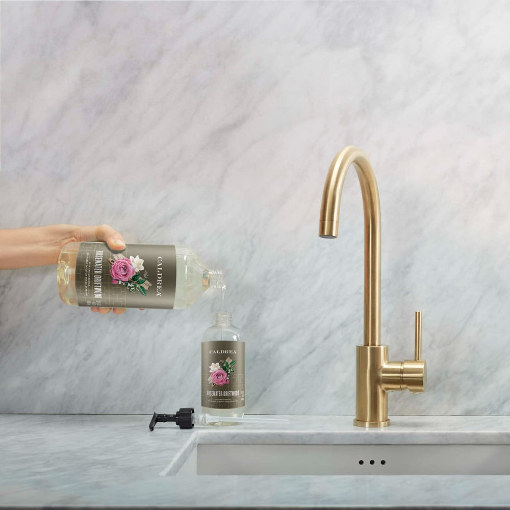 Caldrea Savon Mains Rosewater Driftwood – mousse riche pour les mains.