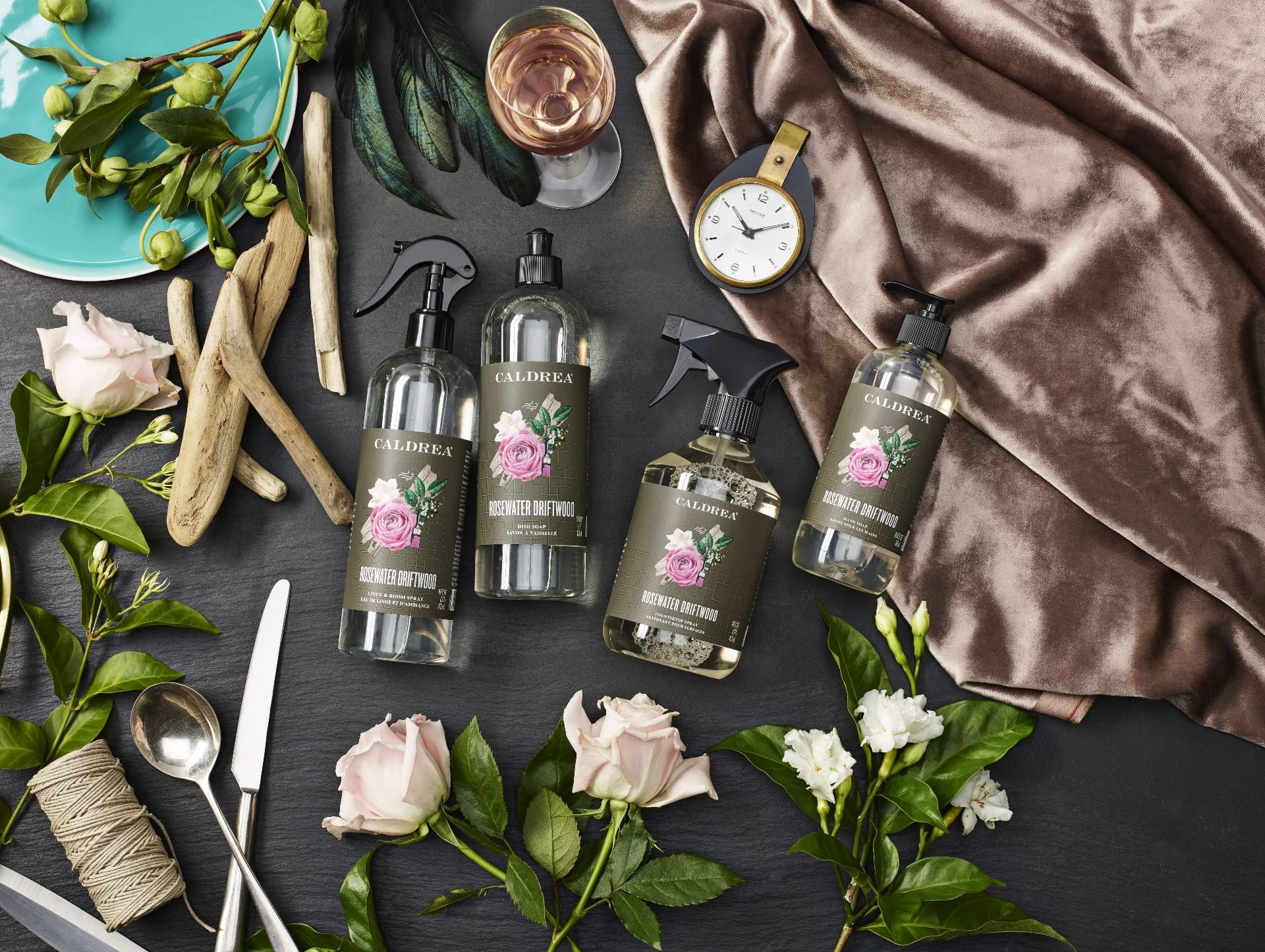 Caldrea Savon Mains Rosewater Driftwood – texture crémeuse pour une douceur accrue.