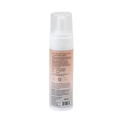 Application manuelle de la mousse Embellish pour une répartition uniforme.