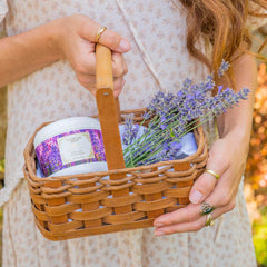 Pot Camille Beckman glycérine lavande anglaise, texture riche, facile à appliquer sur les mains.
