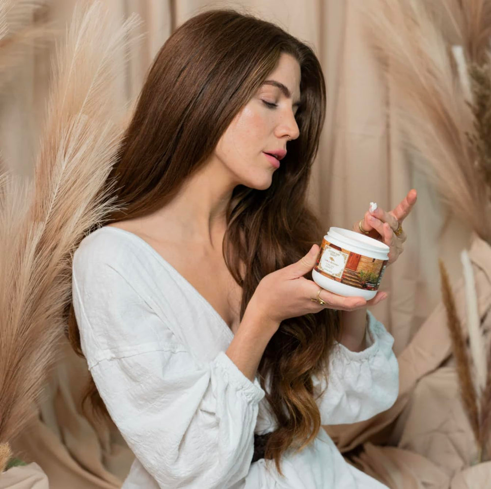 Camille Beckman glycérine mains Tuscan Honey, gros plan sur le flacon, douceur souple.