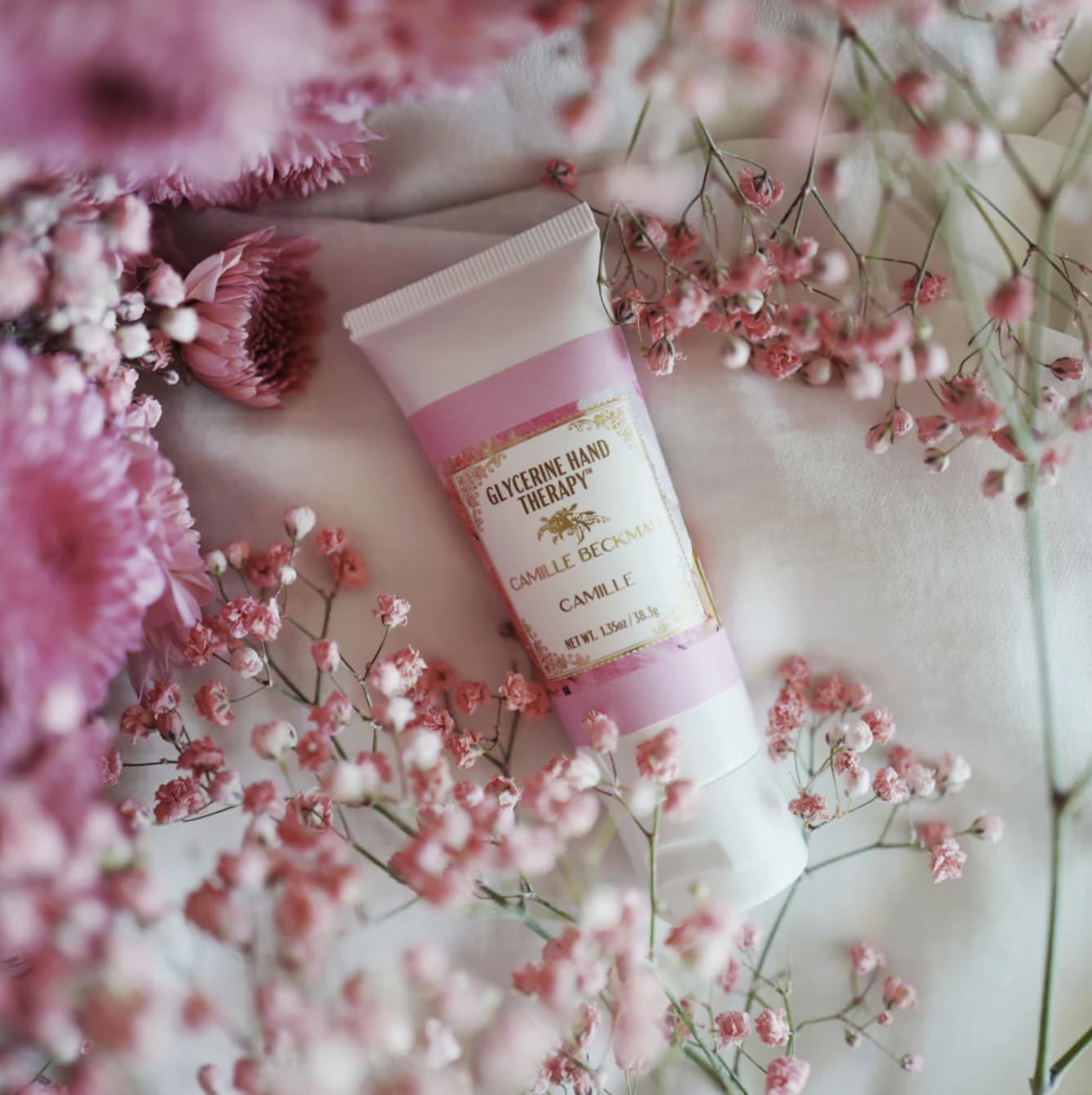 Camille Beckman crème mains Signature, glycerine et amande hydratent durablement.