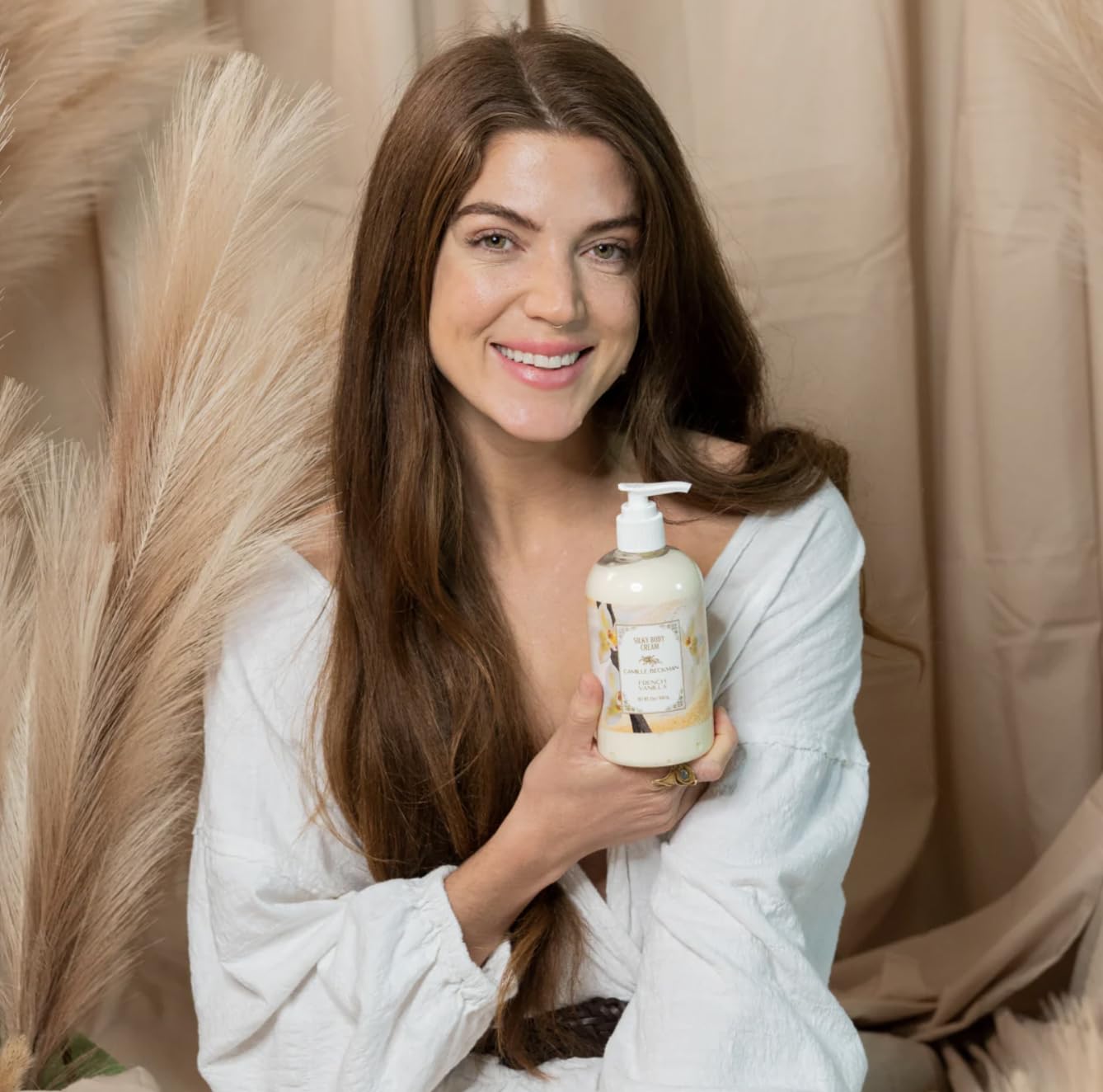 Huile d’amande et glycérine dans la formulation, nourrissant la peau en profondeur.