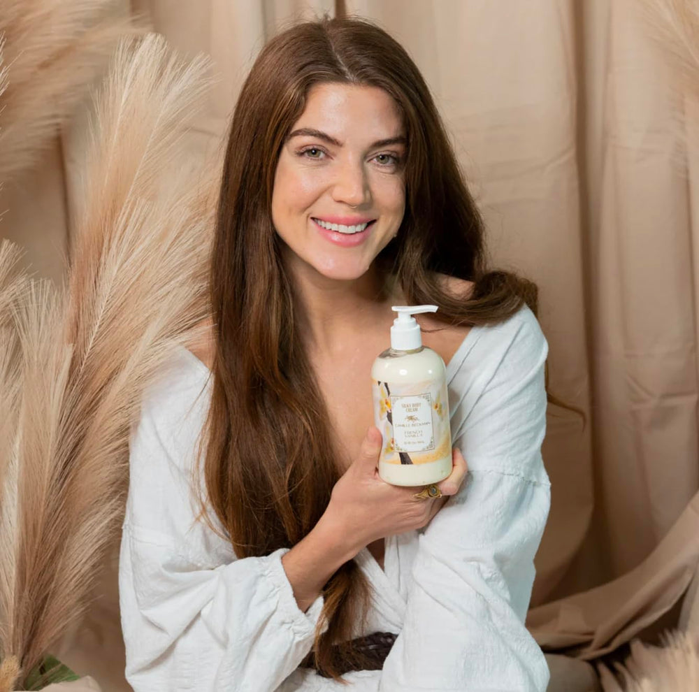 Huile d’amande et glycérine dans la formulation, nourrissant la peau en profondeur.