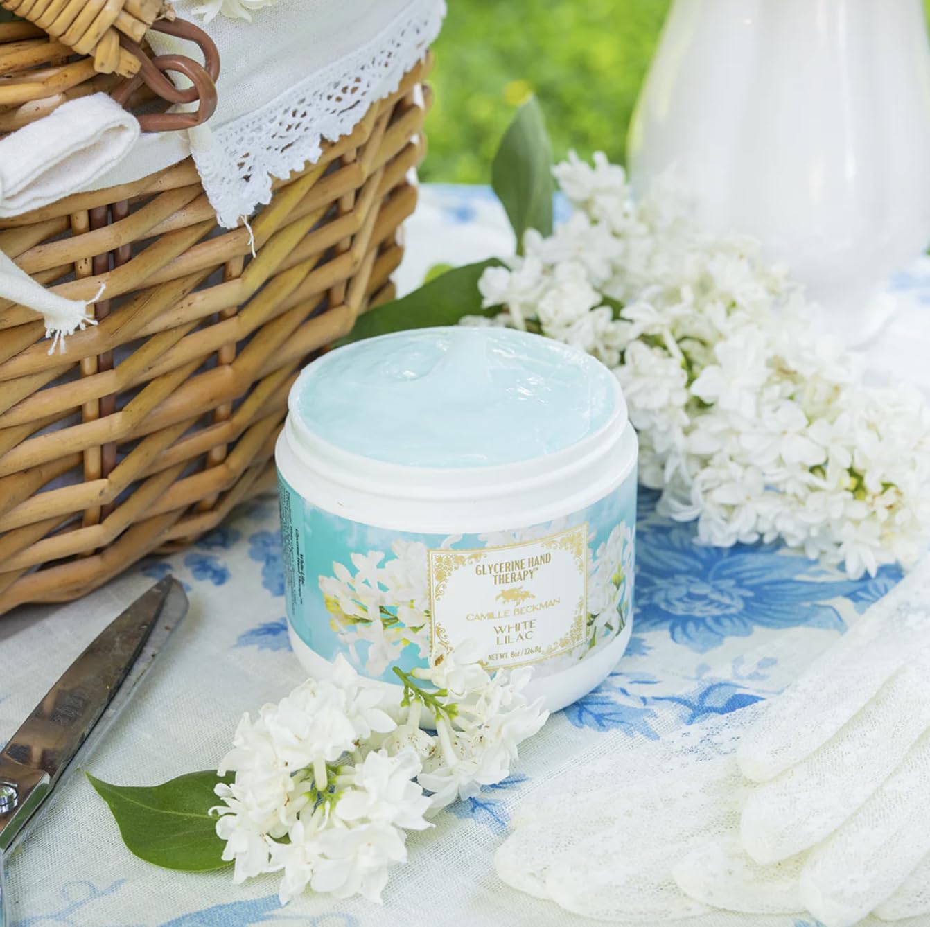 Camille Beckman Crème Mains Lilas Blanc, texture onctueuse et nourrissante.