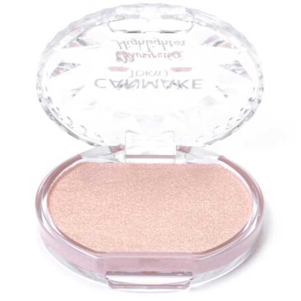 CANMAKE Munyutto Highlighter sur le pont du nez pour un léger effet lift.