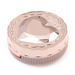 CANMAKE Secret Beauty Powder applicateur doux, application précise et confortable.