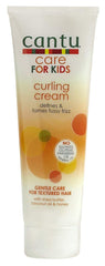 Cantu Crème boucles enfants, application sur cheveux, coiffage sans effort.
