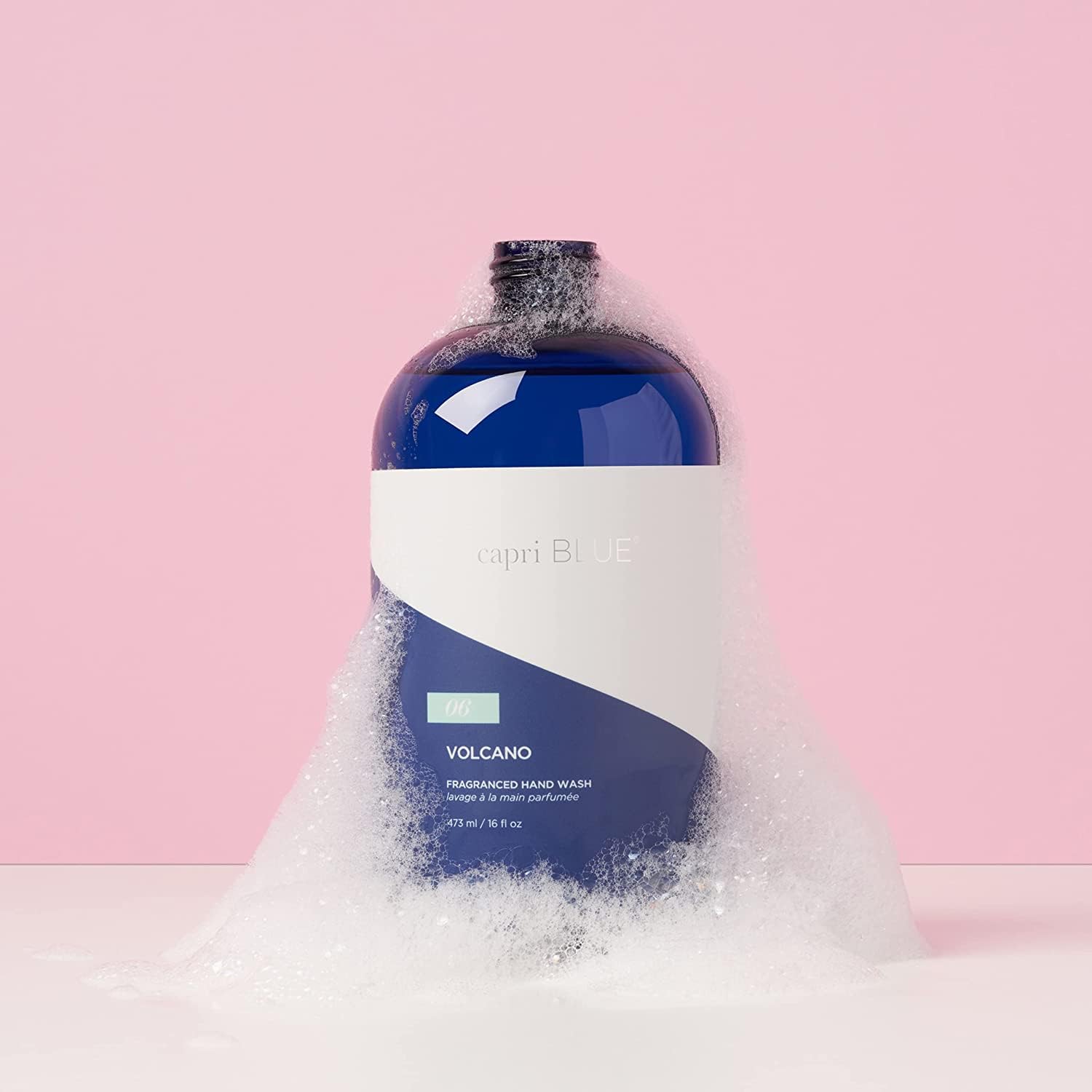 Savon Capri Blue Volcano au parfum tropical et citrus.