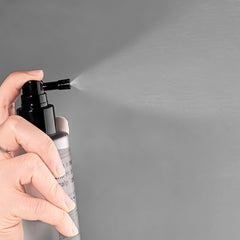 Application en massage du cuir chevelu avec CARE:NEL tonique.