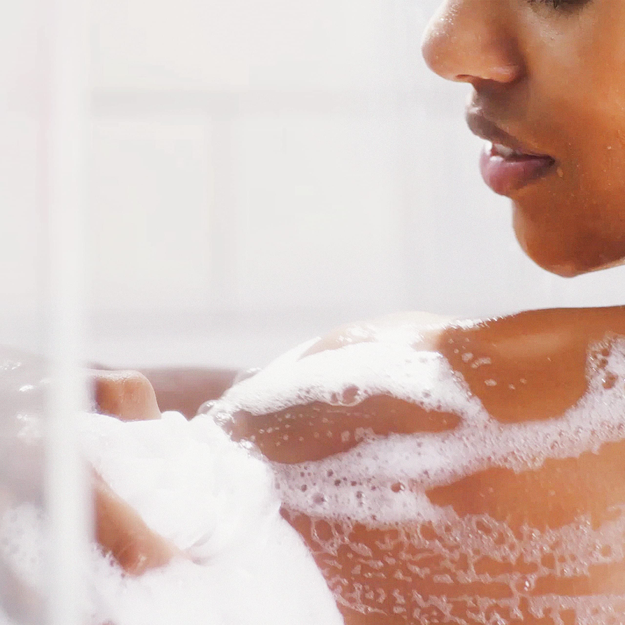 Caress bain texture-cremeuse: application douce et soyeuse.