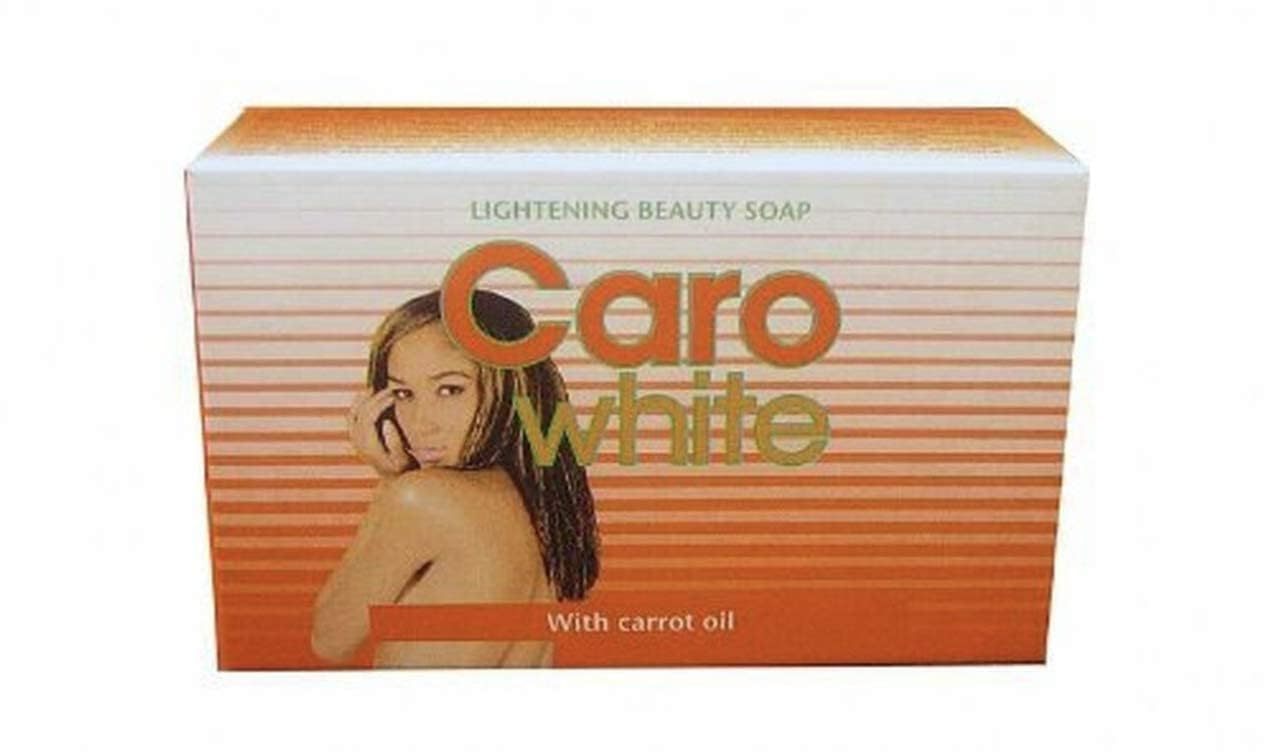 Utilisation du savon Caro White pour le lavage quotidien, soin doux pour la peau.