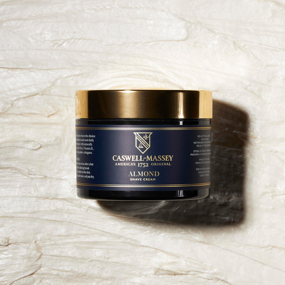 Caswell-Massey Heritage Almond Shave Cream – Étiquette premium et ingrédients nourrissants visibles.