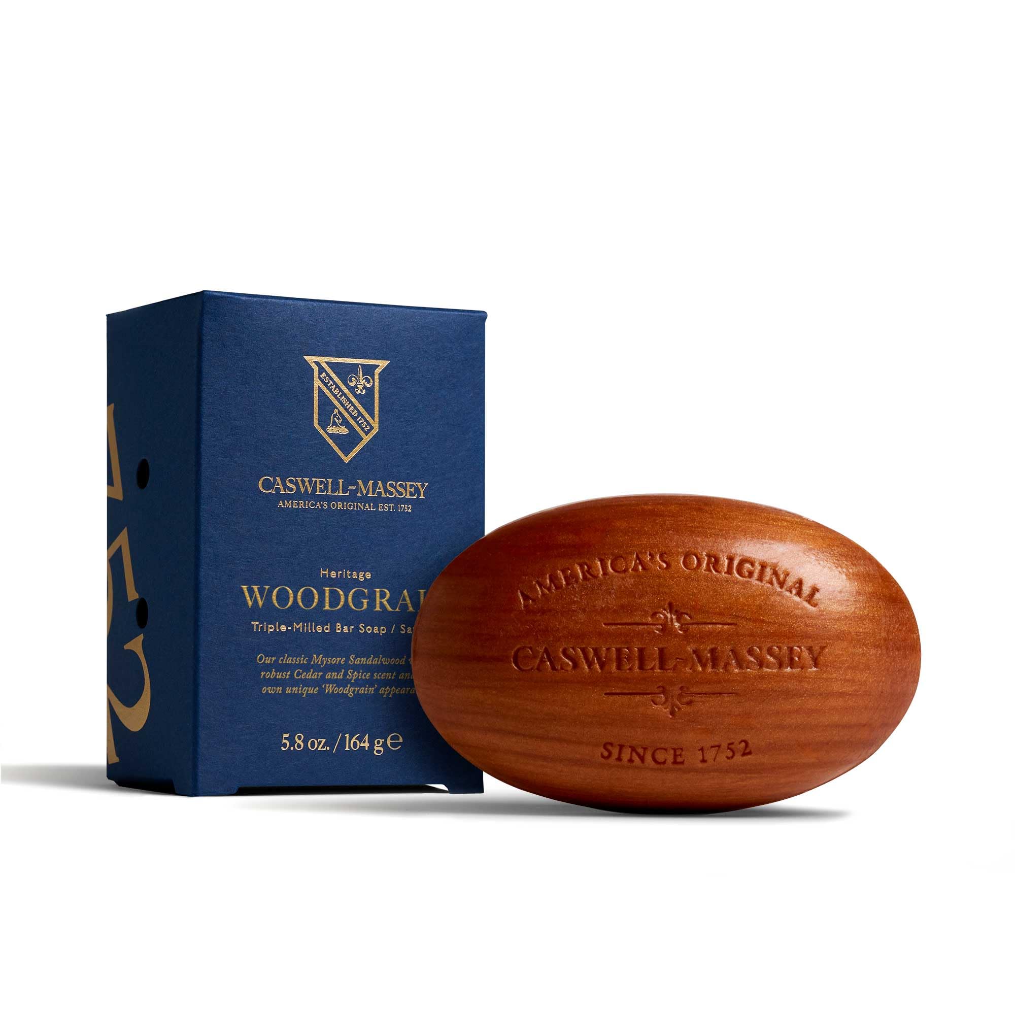 Savon Caswell-Massey grain de bois santal portrait, parfum chaleureux et hydratation légère.