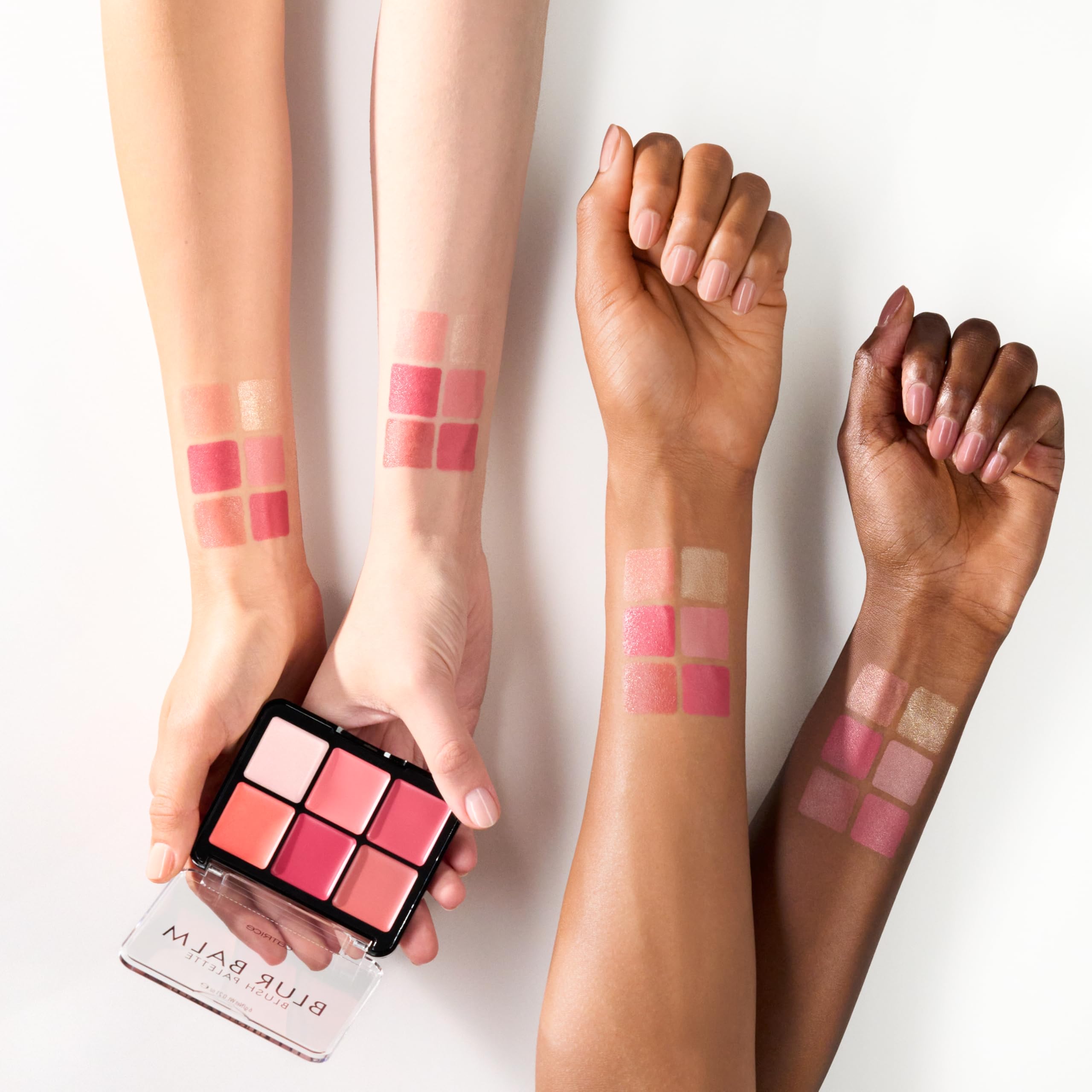 Glow-topper intégré pour éclairer sans effort avec la Catrice Blur Balm Palette.