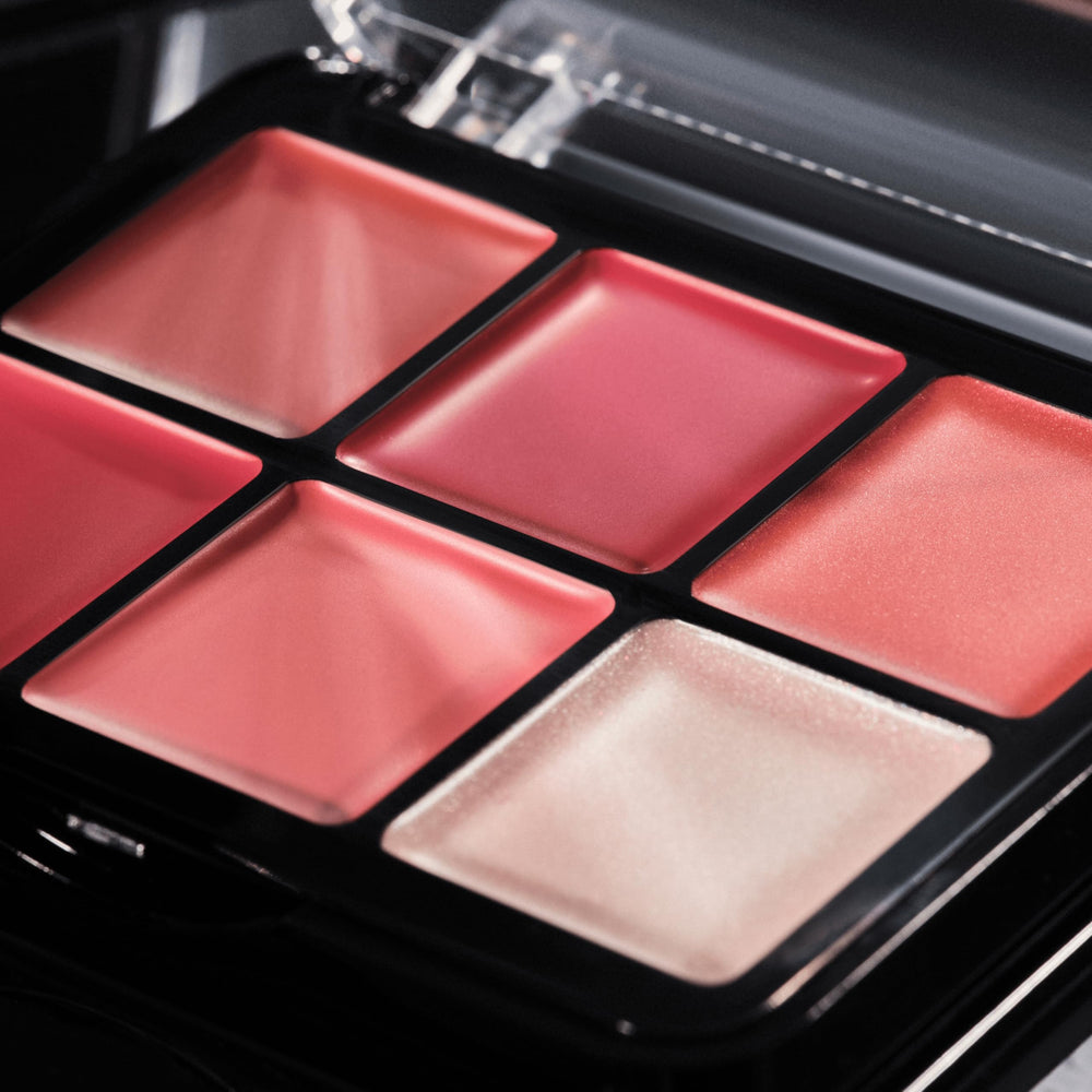 Mélange de teintes faciles pour blush personnalisé avec la Catrice Blur Balm Palette.