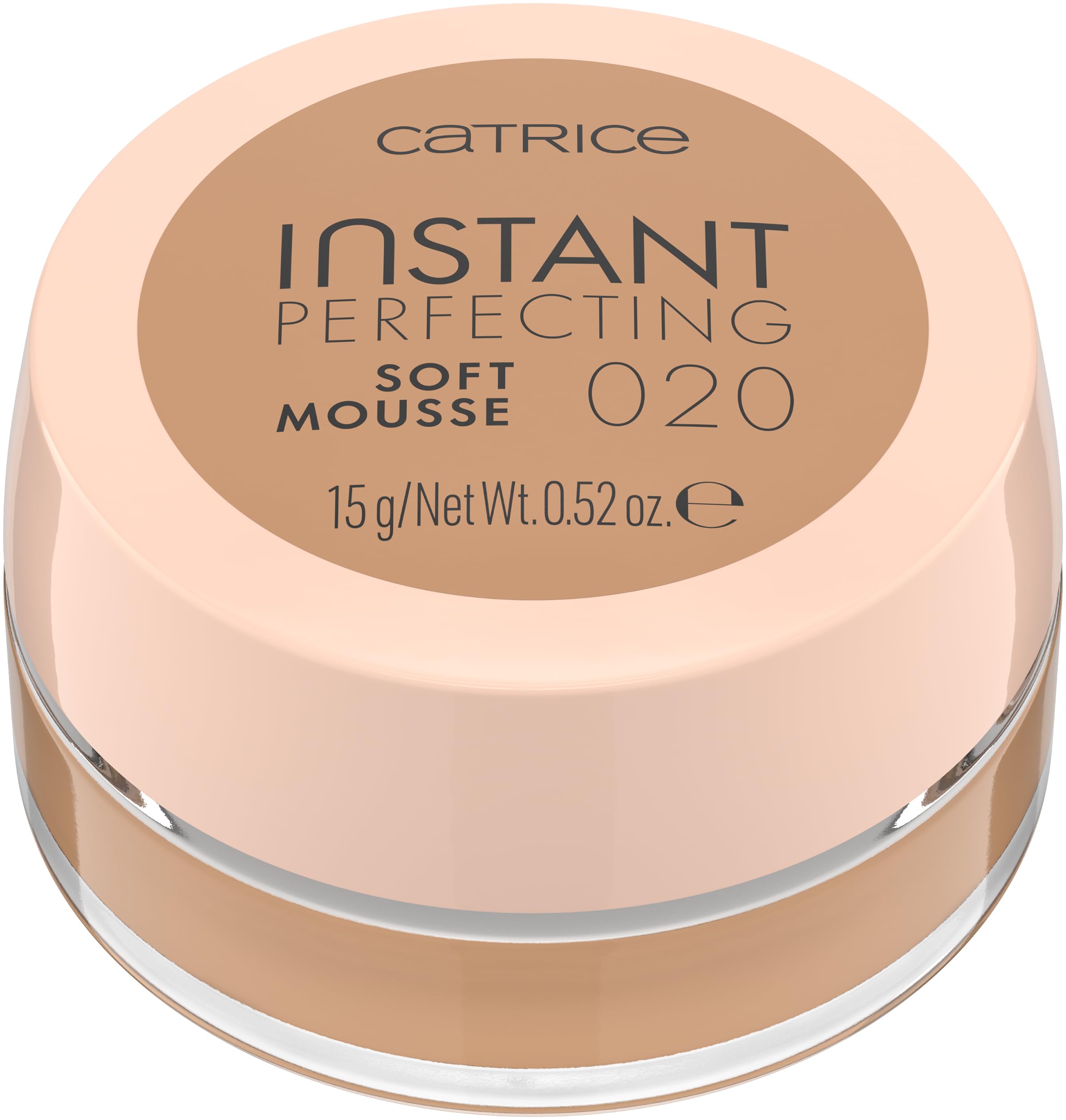 Texture soyeuse de la mousse pour flouter les pores et lisser la peau.
