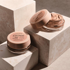 Catrice Mousse Instant Perfecting – Estompe les pores pour un fini naturel.