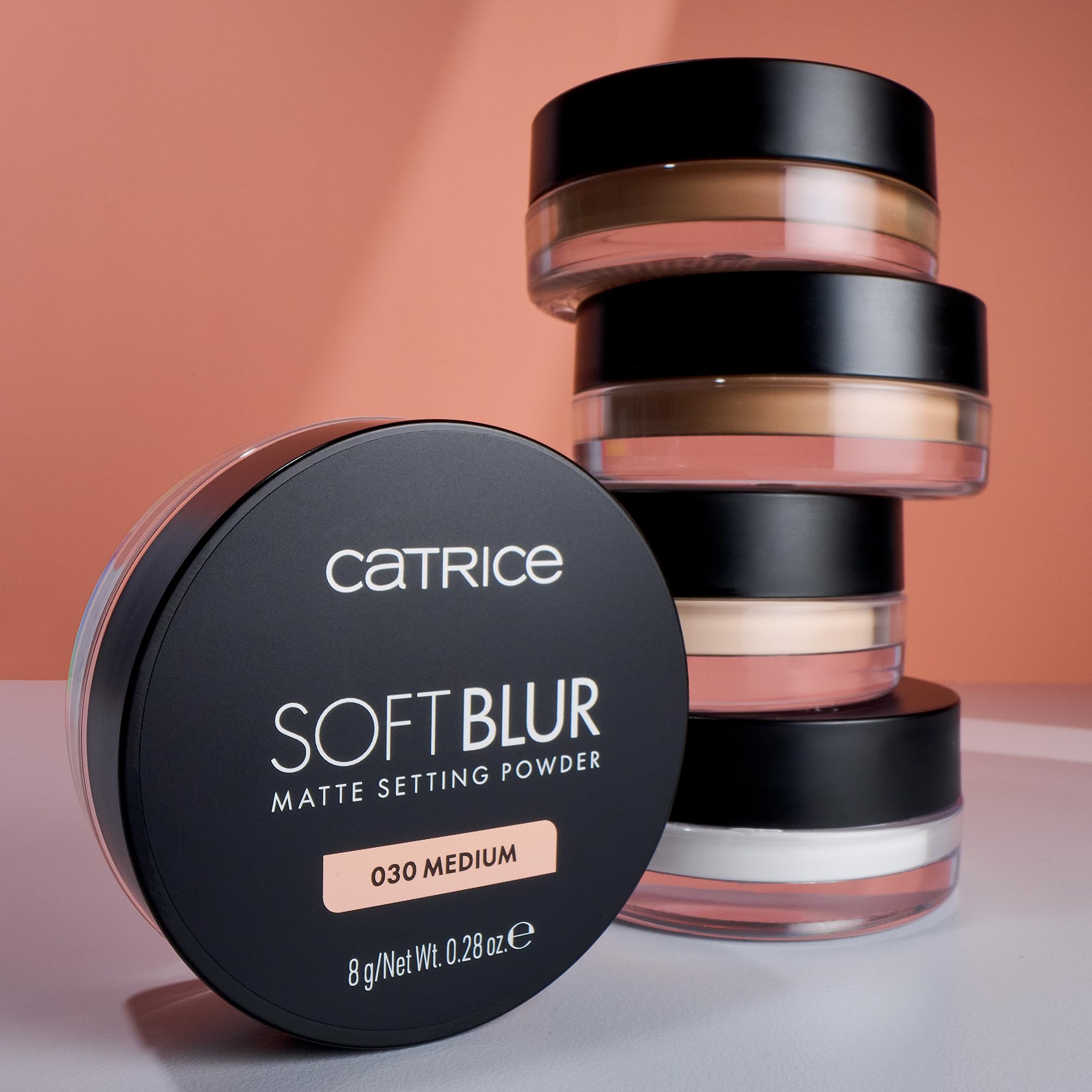 Diversité des teintes de Catrice Soft Blur pour différentes carnations.