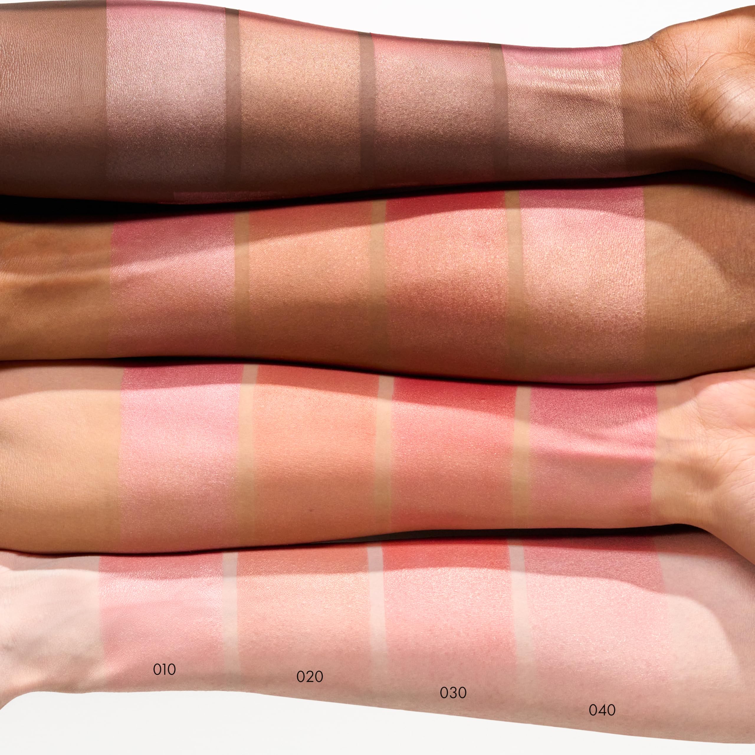 Application facilitée du blush grâce à une poudre légère