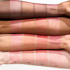 Application facilitée du blush grâce à une poudre légère