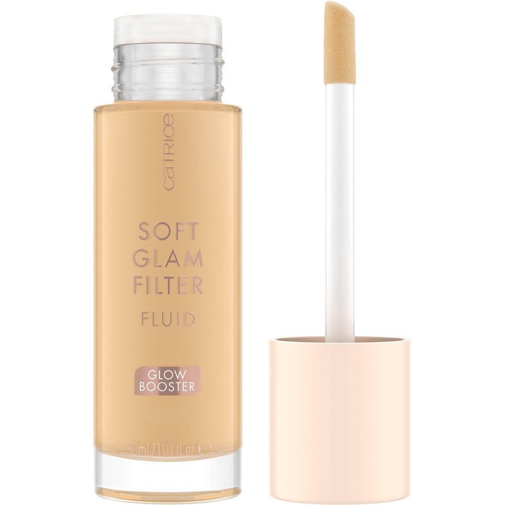 Flacon lumineux de Catrice Soft Glam Filter Fluid prêt à illuminer le teint.