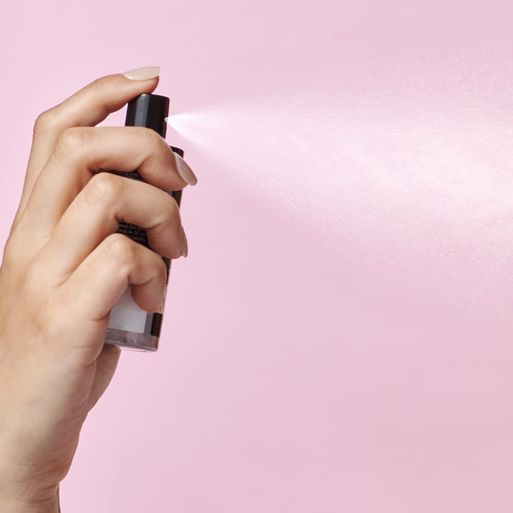 Catrice Ultra Last2 Fixing Spray, tenue jusqu'à 18 heures.