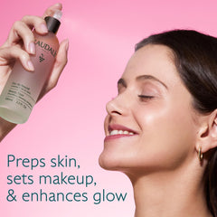 Caudalie Beauty Elixir, brume visage en action, effet de fraîcheur instantané.
