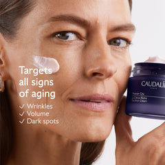 Caudalie Premier Cru Crème Riche texture-onctueuse offrant une hydratation longue durée.