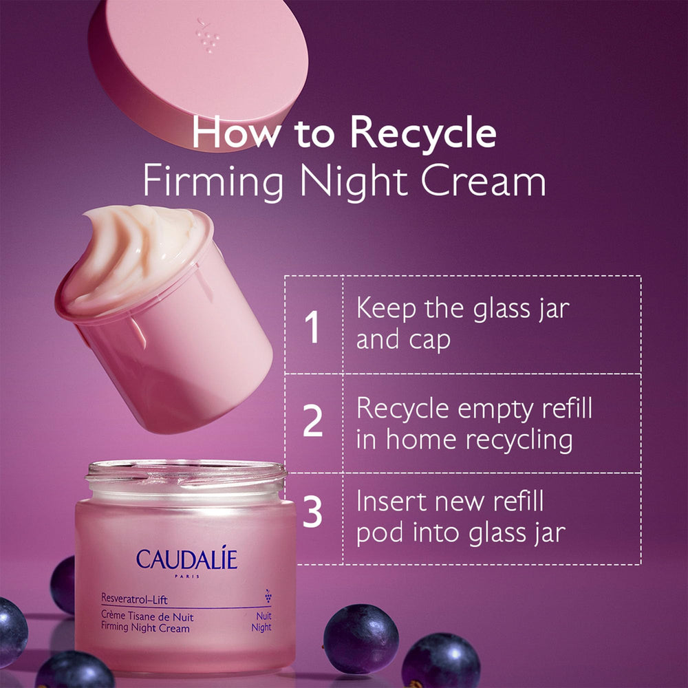 Application sur visage et cou avec Caudalie Resveratrol-Lift pour raffermissement doux.
