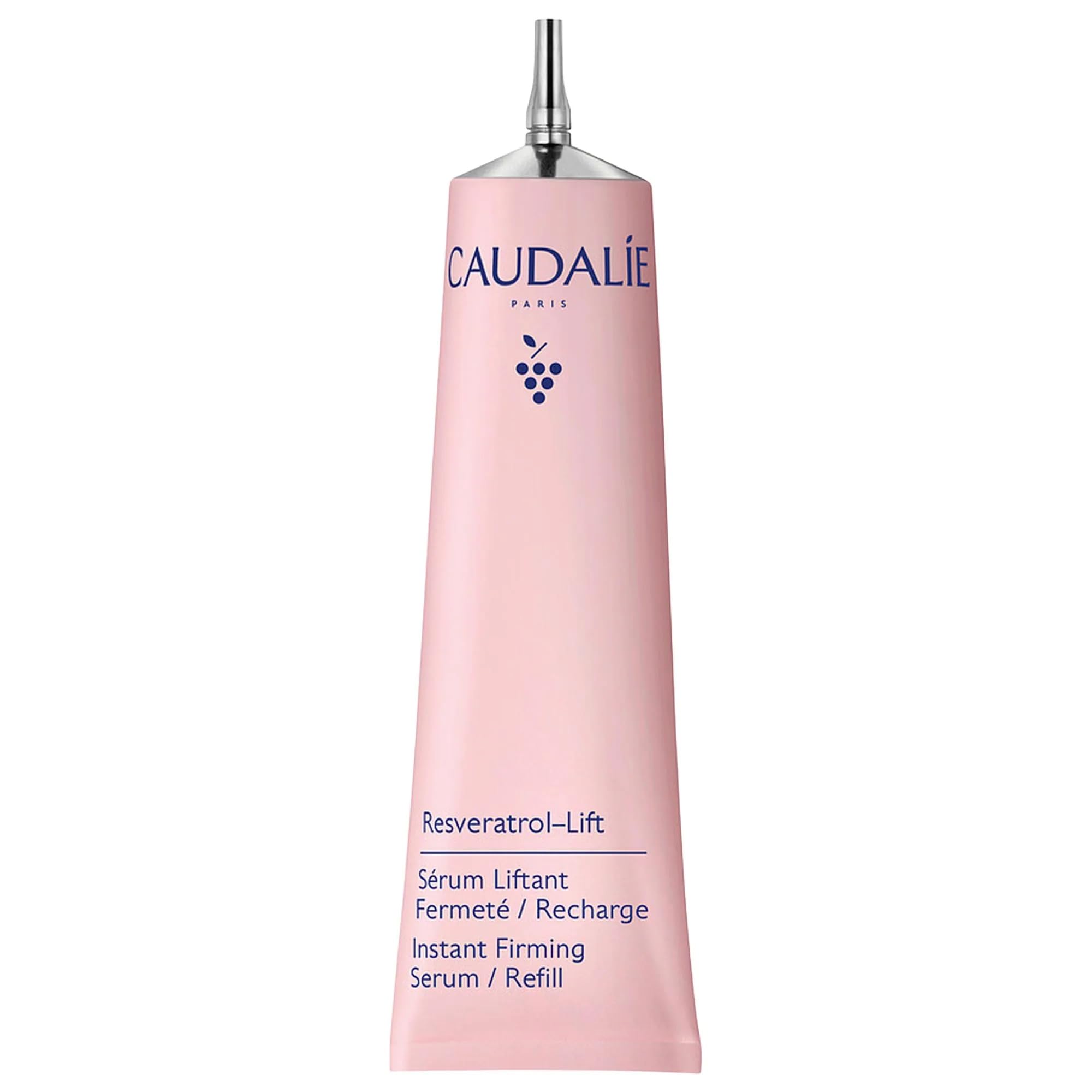 Caudalie Resveratrol-Lift: bouteille de sérum Caudalie sur fond clair, soin rafraîchissant pour la fermeté.