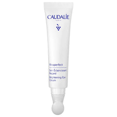 Caudalie Vinoperfect cernes brillants démontrant l'effet éclaircissant et hydratant.