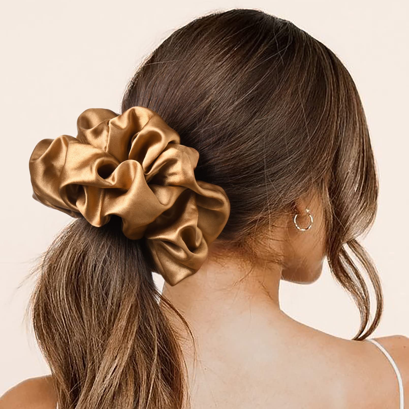 CEELGON scrunchie satin marron, grand diamètre pour un maintien confortable.