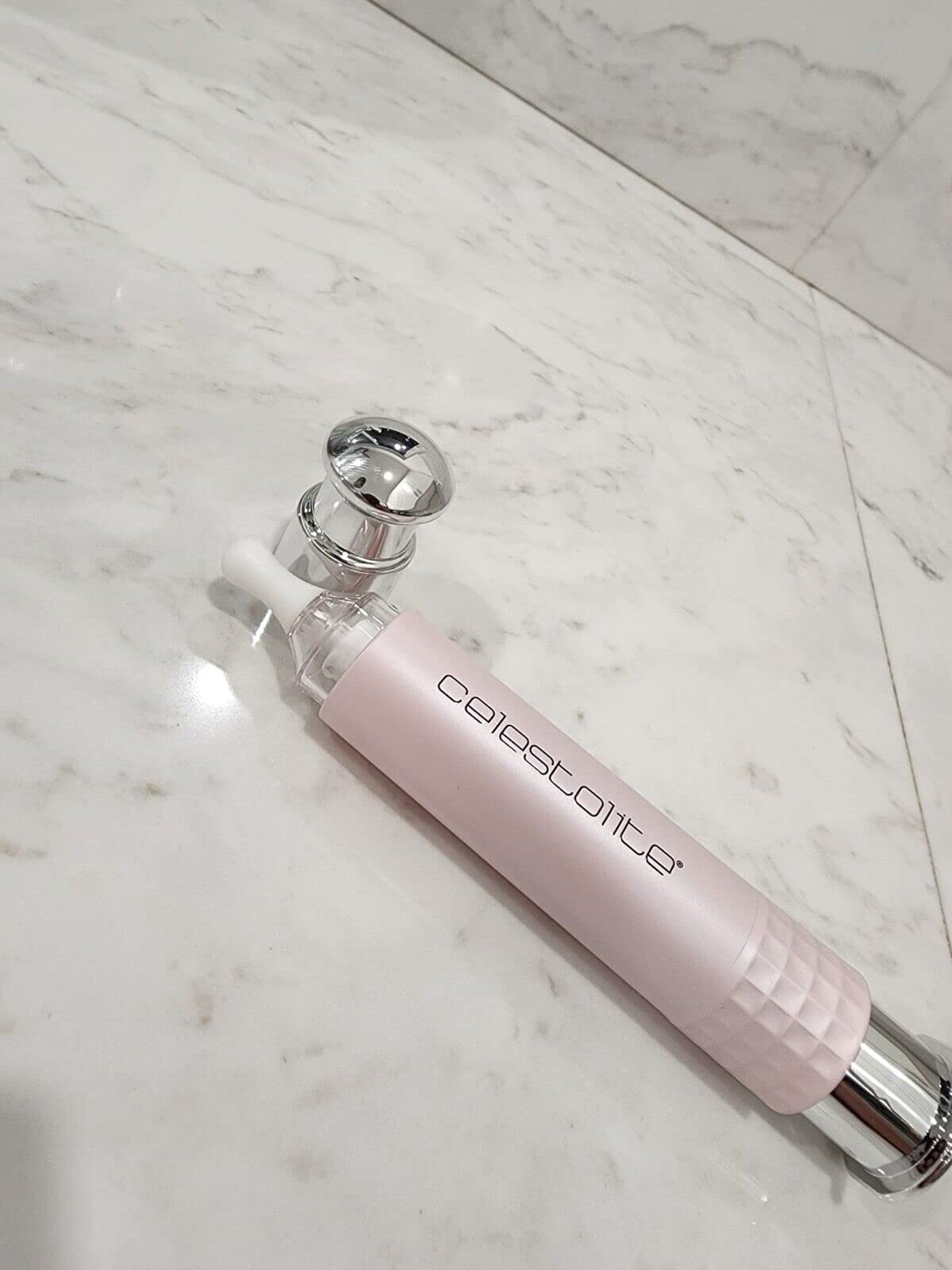Rituel beauté Celestolite Estrella, teint plus frais et poli.