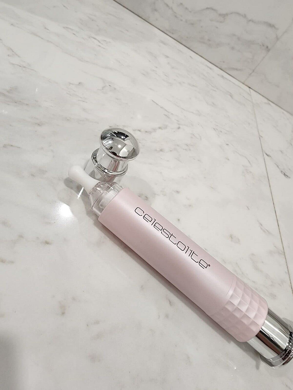 Rituel beauté Celestolite Estrella, teint plus frais et poli.