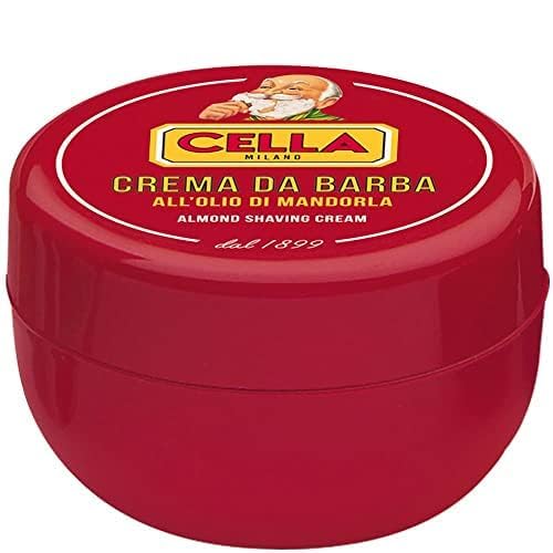 Cella Milano texture crémeuse et ferme aide la lame à glisser sans irritation.