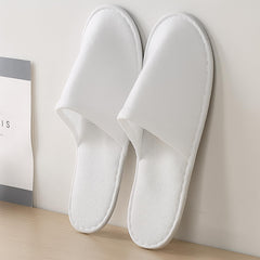Chaussons Celmuron emballés individuellement pour une hygiène optimale.