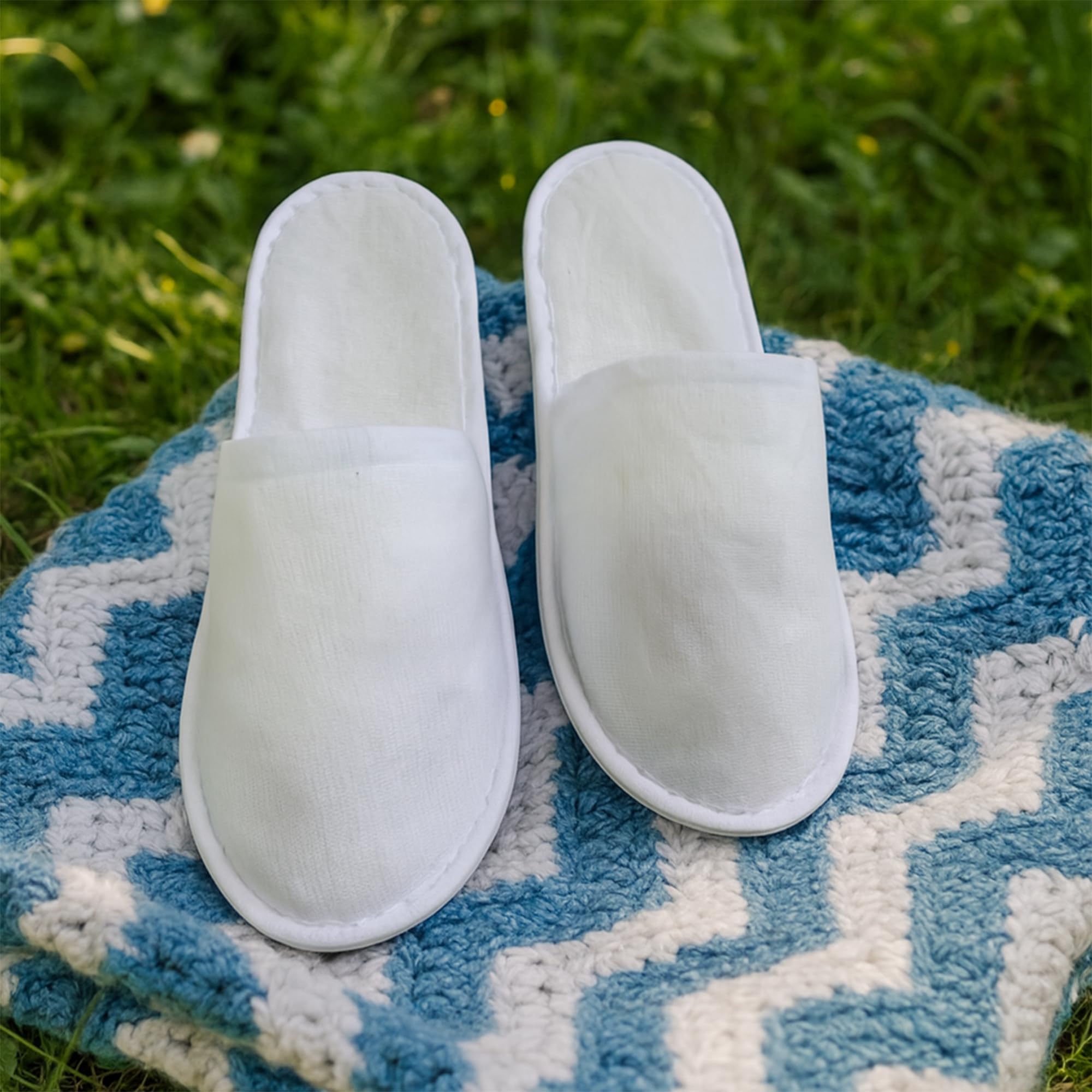 Chaussons Celmuron prêts à l’emploi pour hôtel, spa ou salon.