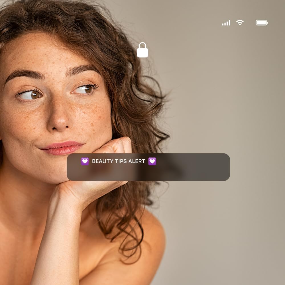 Application avec les doigts sur le visage pour nourrir la peau.