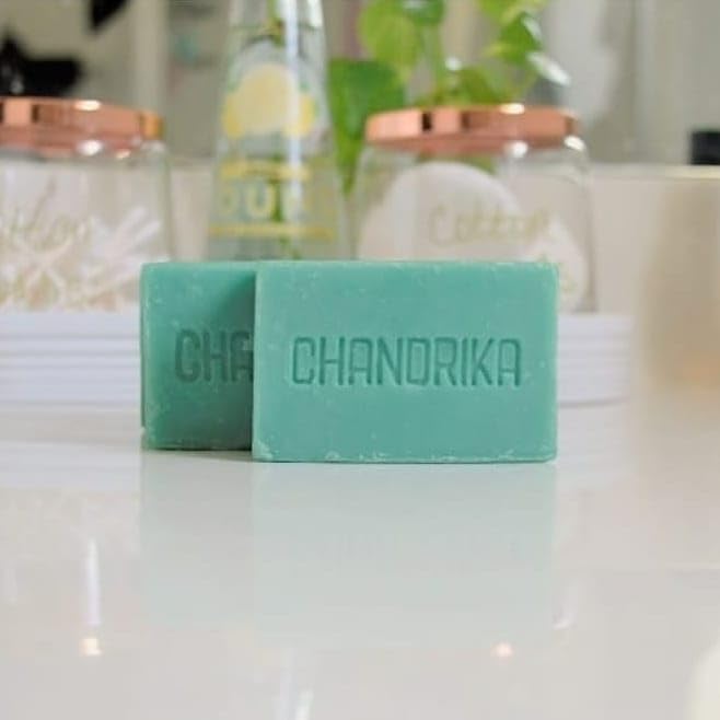 Chandrika savon ayurvédique – barre-usage-visage : nettoyant délicat pour le visage.