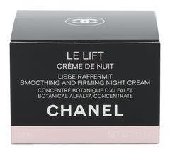 Application nocturne sur le visage avec CHANEL Le Lift Crème de Nuit 50 g