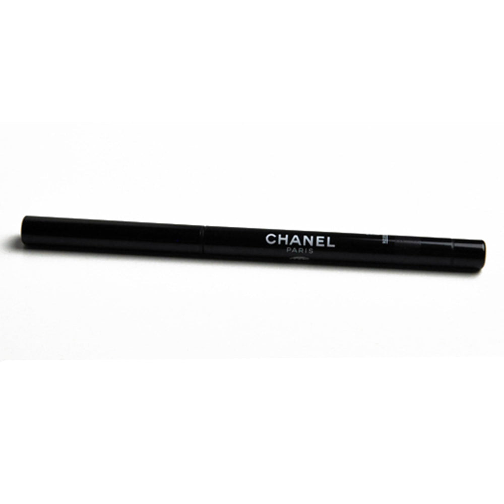 CHANEL Stylo Yeux résistant à l'eau Cassis 83 – mécanisme rétractable pratique pour le jour et soir.